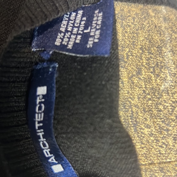 Ladies black pull over top sized large but appears to be more of a size medium - Picture 4 of 4